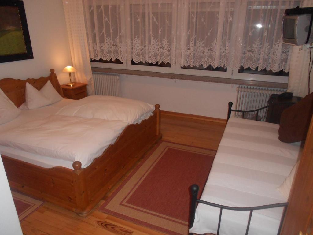 Hotel Adam Sarrebruck Habitación foto